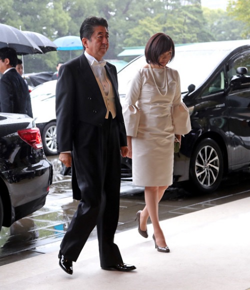 安倍首相と昭恵夫人「即位礼正殿の儀」
